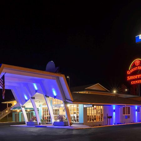 Days Inn by Wyndham Roseburg Bagian luar foto