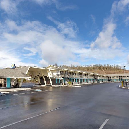 Days Inn by Wyndham Roseburg Bagian luar foto