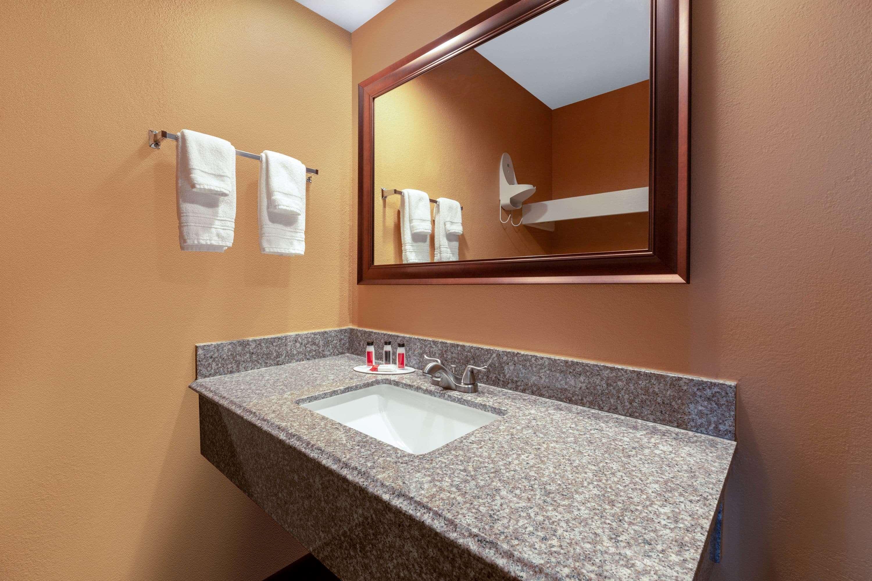 Days Inn by Wyndham Roseburg Bagian luar foto