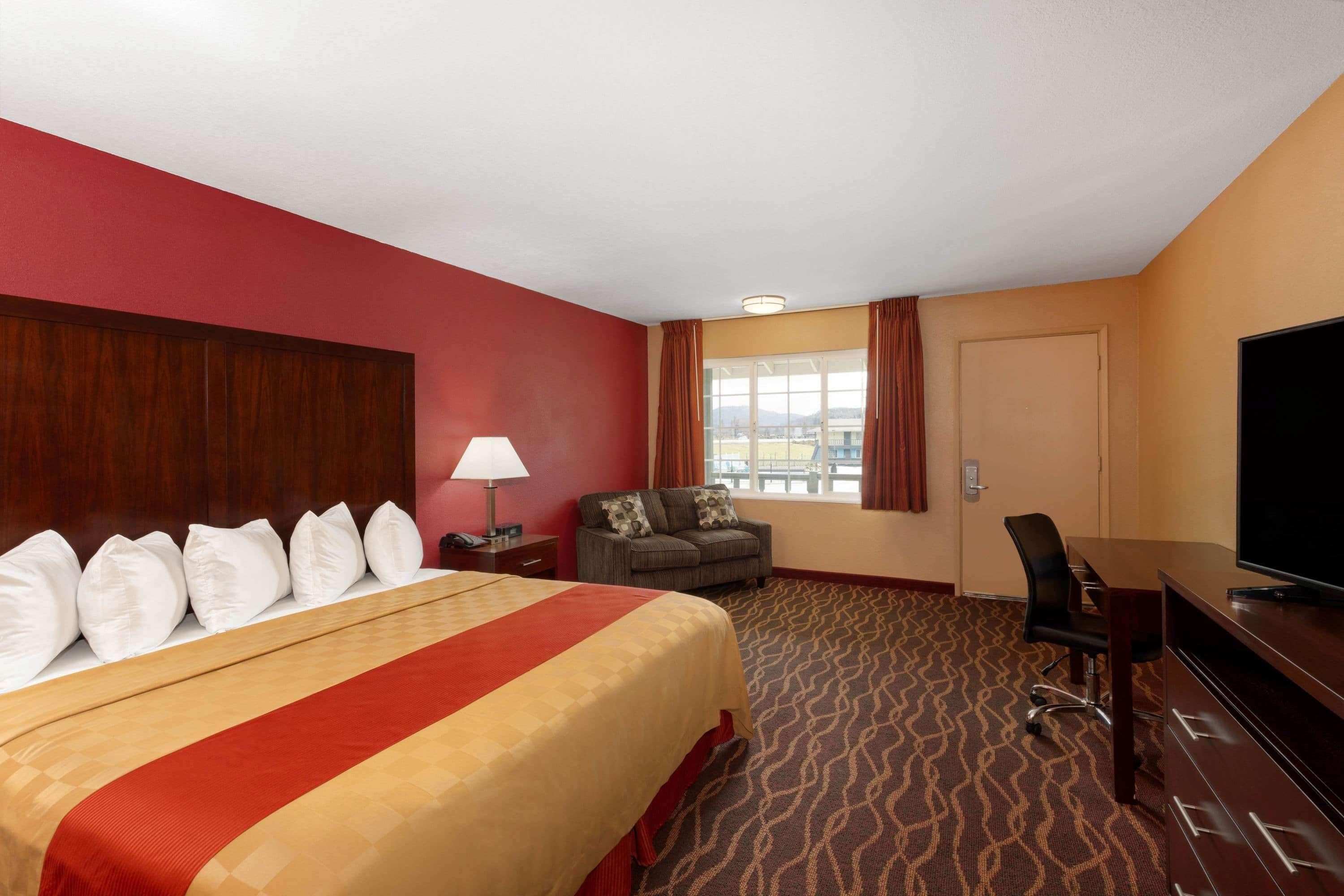 Days Inn by Wyndham Roseburg Bagian luar foto