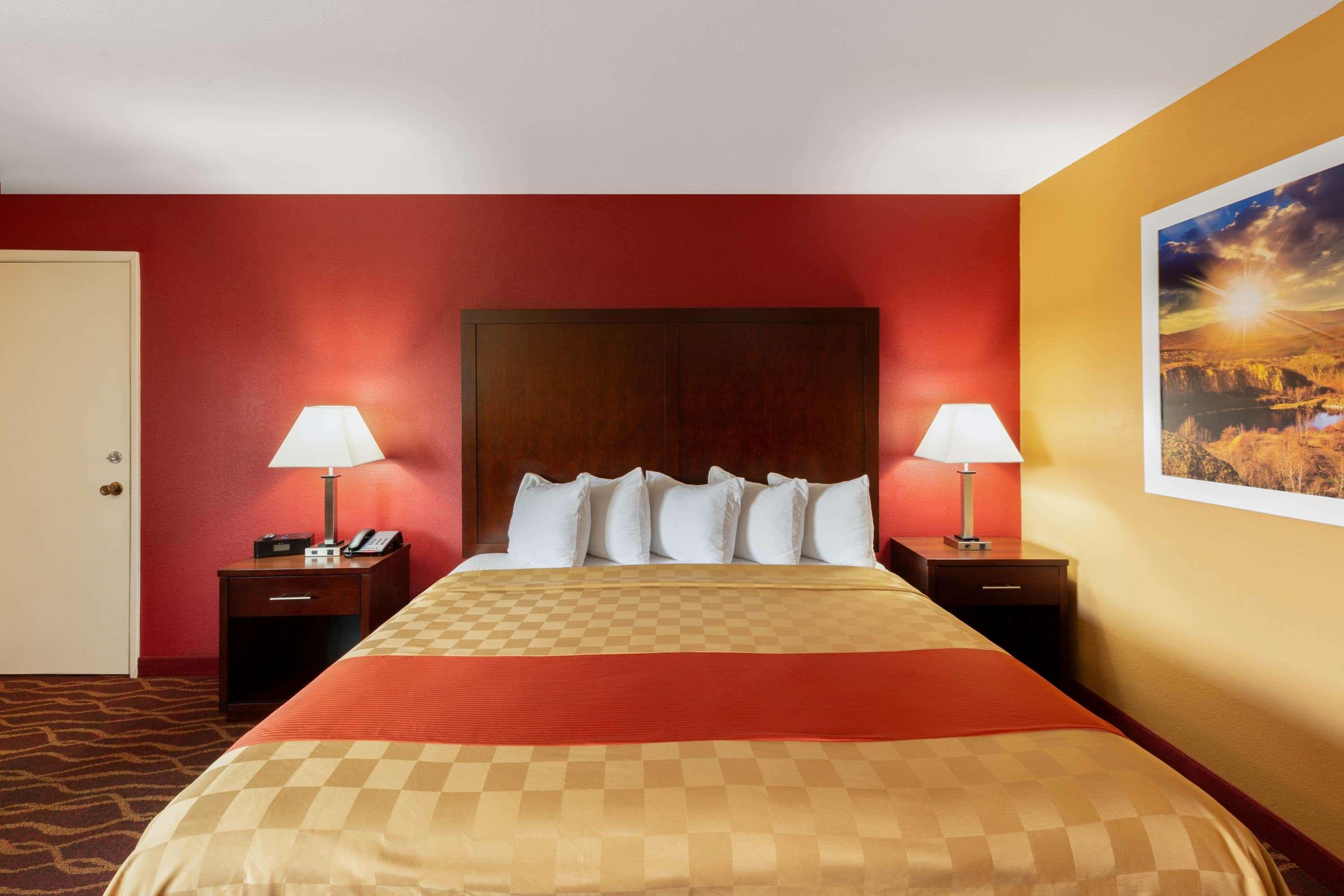 Days Inn by Wyndham Roseburg Bagian luar foto