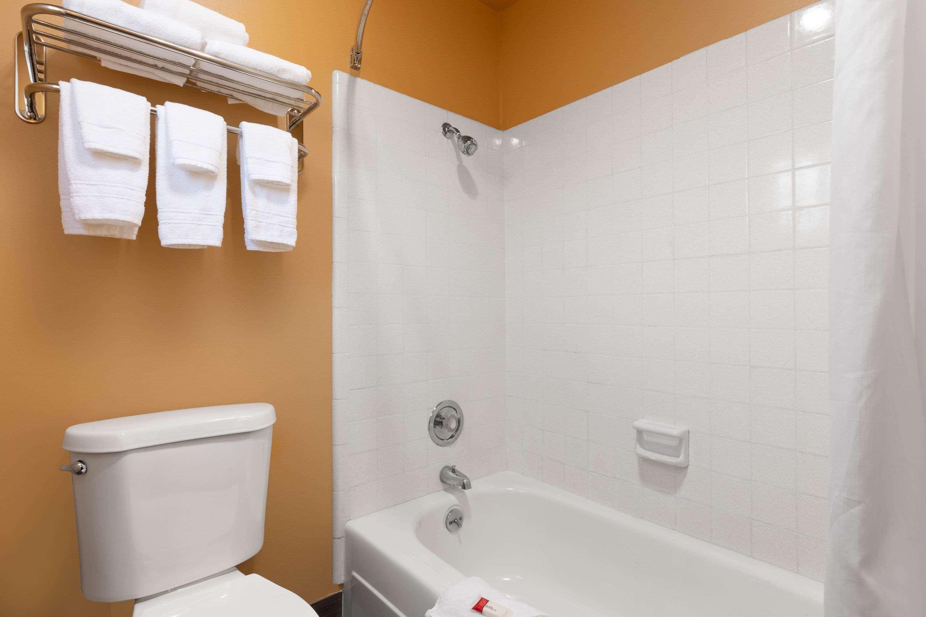 Days Inn by Wyndham Roseburg Bagian luar foto