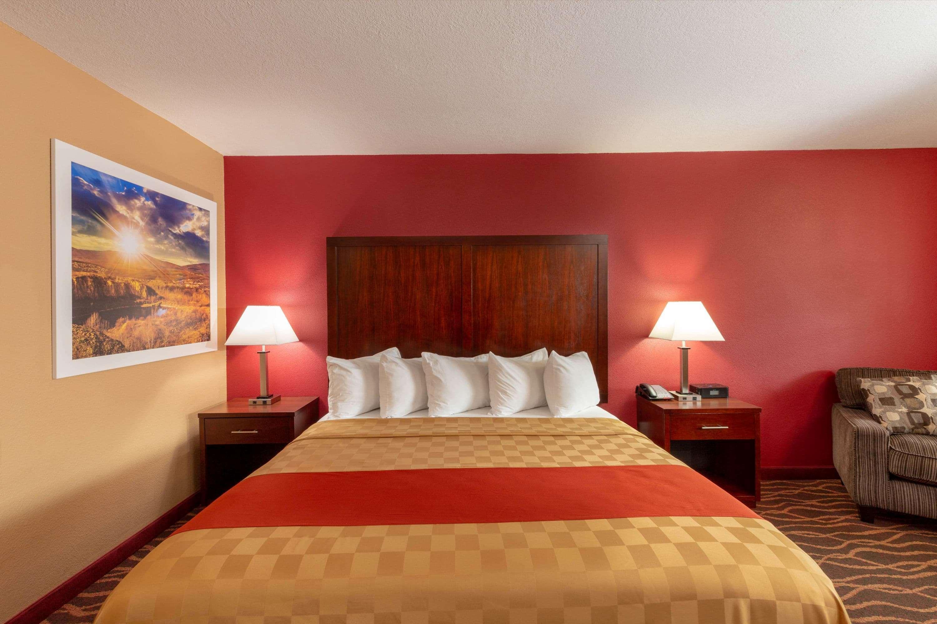 Days Inn by Wyndham Roseburg Bagian luar foto