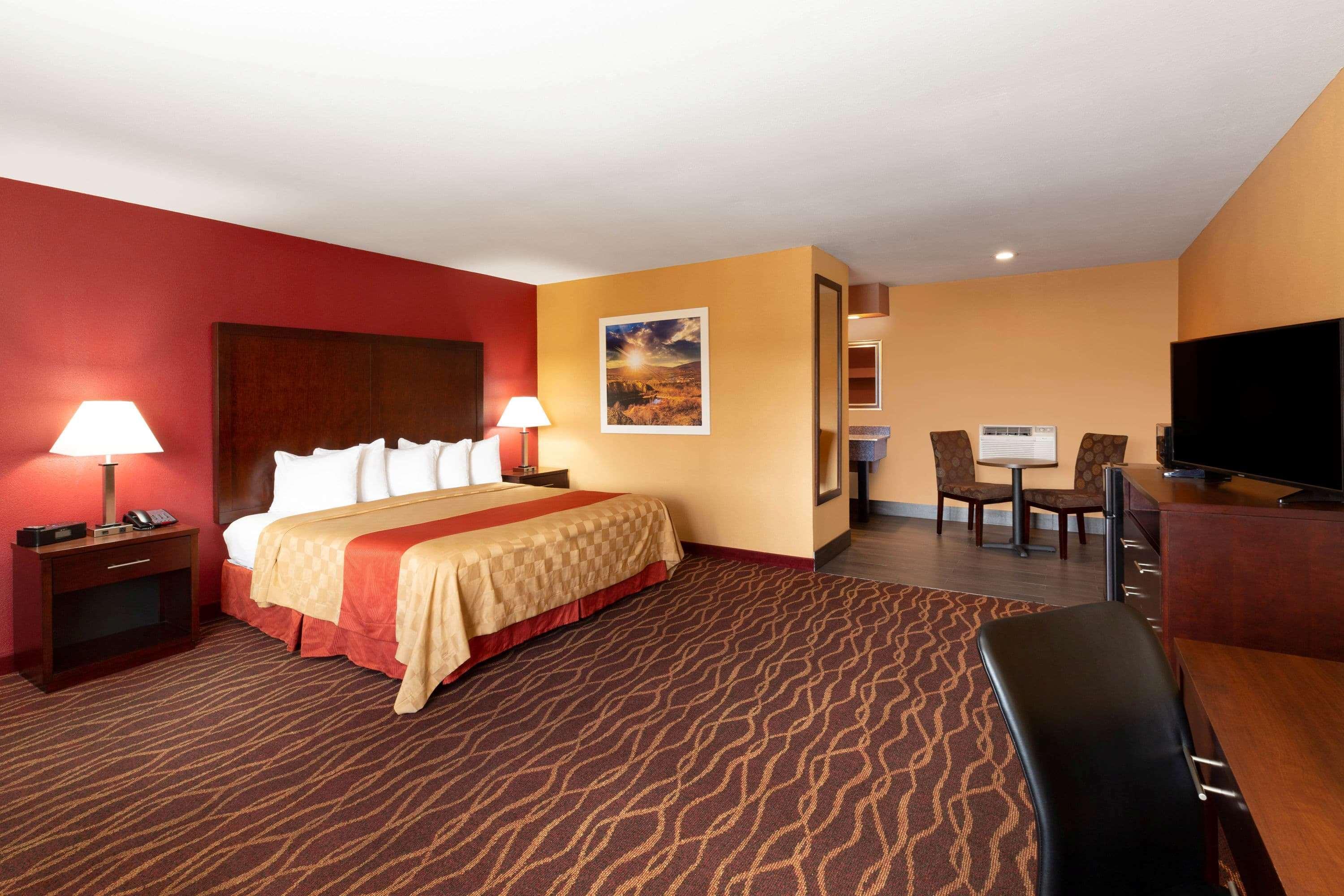 Days Inn by Wyndham Roseburg Bagian luar foto