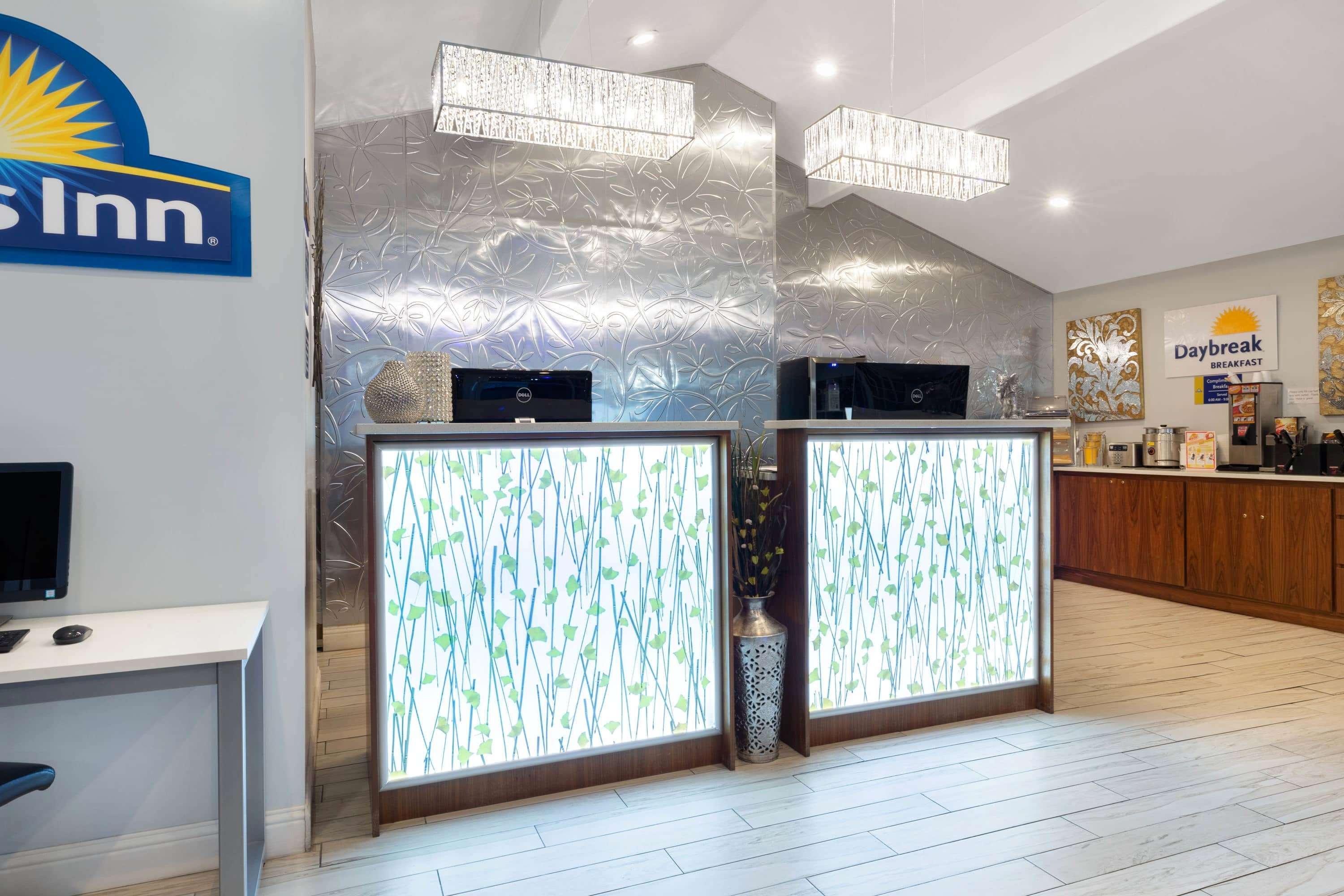 Days Inn by Wyndham Roseburg Bagian luar foto