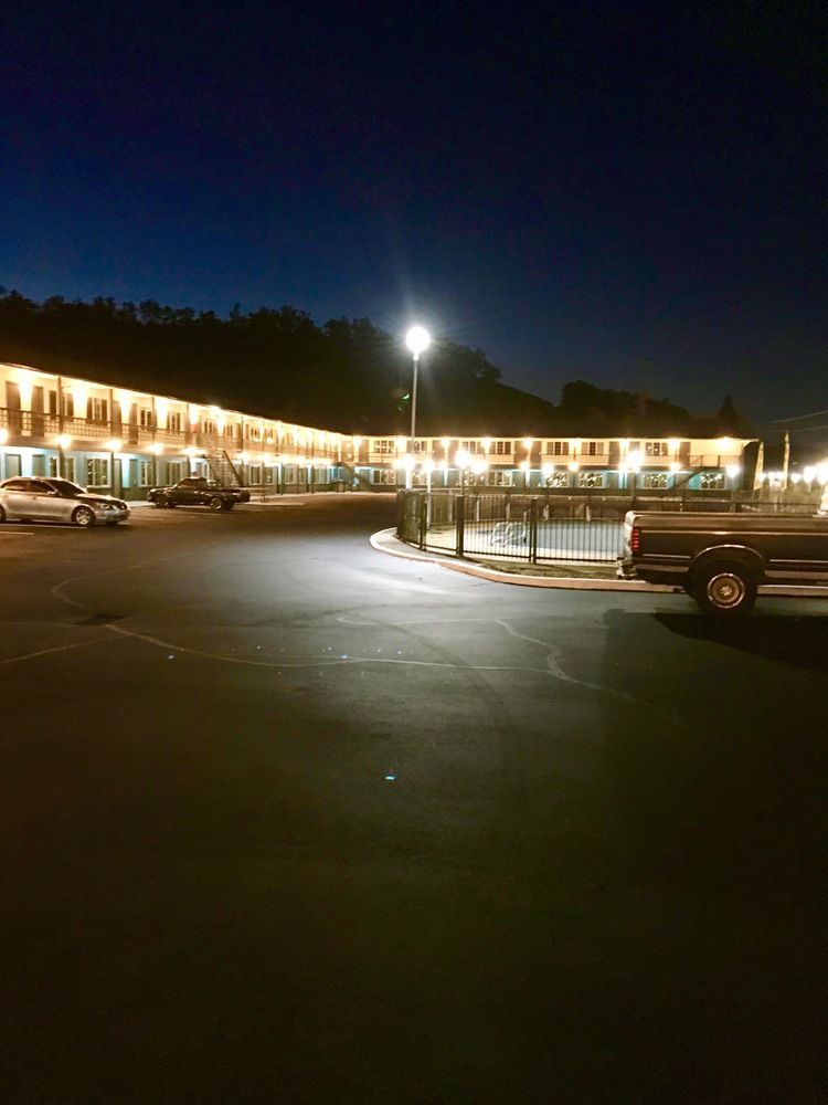 Days Inn by Wyndham Roseburg Bagian luar foto