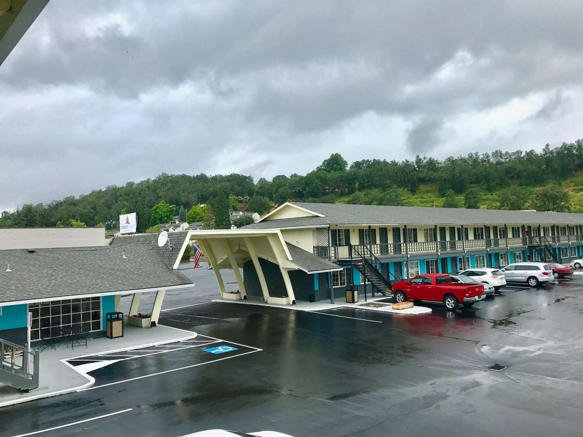 Days Inn by Wyndham Roseburg Bagian luar foto