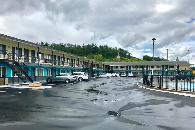 Days Inn by Wyndham Roseburg Bagian luar foto