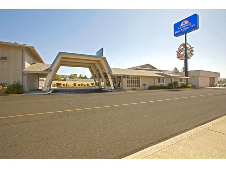 Days Inn by Wyndham Roseburg Bagian luar foto