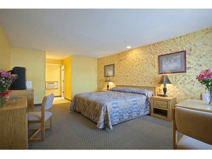 Days Inn by Wyndham Roseburg Bagian luar foto