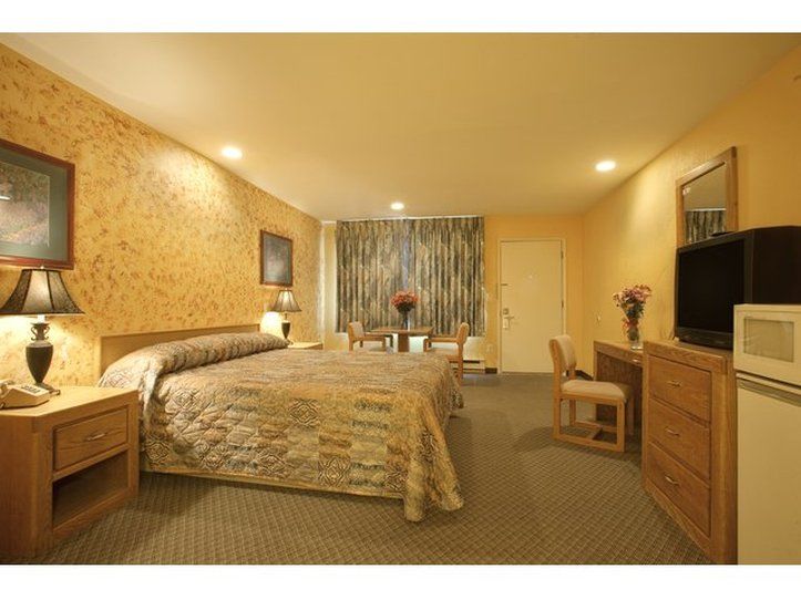 Days Inn by Wyndham Roseburg Bagian luar foto