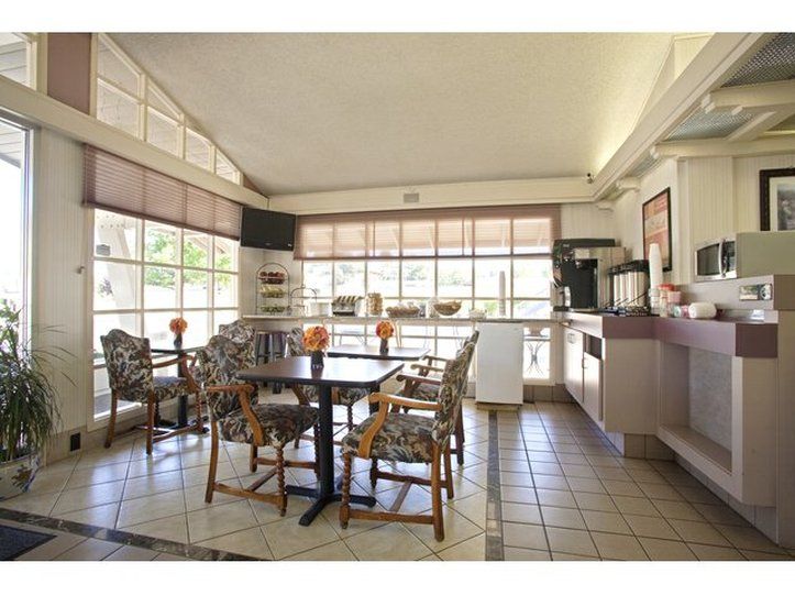 Days Inn by Wyndham Roseburg Bagian luar foto